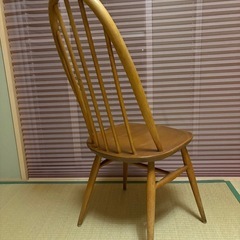 木製椅子の画像