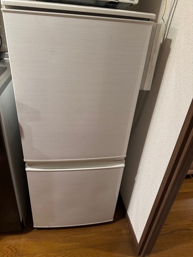 冷蔵庫、電子レンジ、炊飯器、ソファ