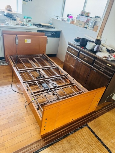 介護用電動ベッド