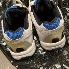 テニスシューズ22.5cmの画像