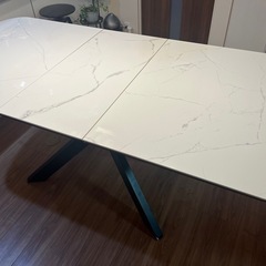 伸縮セラミックダイニングテーブルの画像