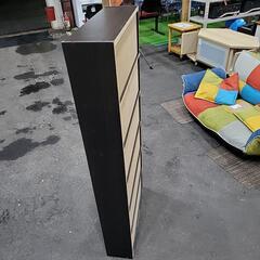 スリムタイプの棚の画像