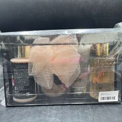 ○【新品未開封】AMULETO アムレート ボディケアセット ボディーローション、バスソルト、ネイルクリーム、シャワージェルの画像