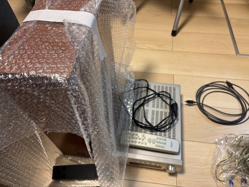 ［美品］DENON オーディオアンプ 本体とリモコン・光ケーブル付き　5.1サラウンド
