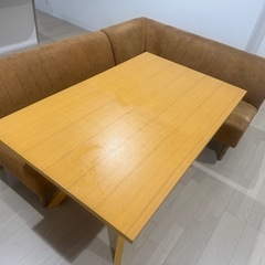 ダイニングテーブル　ソファー