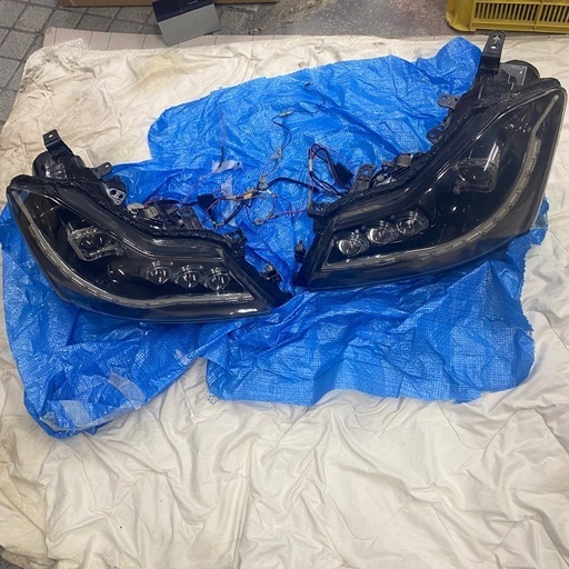 y50フーガ　ワンオフ　ヘッドライト