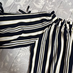 未使用　リボン付きバルーンスリーブシャツの画像