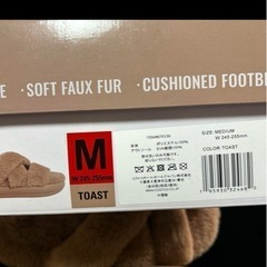 コストコ　Criss-Cross Fur Slide女性用スリッパ1回だけ履いたの画像