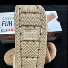 コストコ　Criss-Cross Fur Slide女性用スリッパ1回だけ履いたの画像