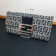 今回は、花巻市のお客様より フェンディーの長財布を出張買取…