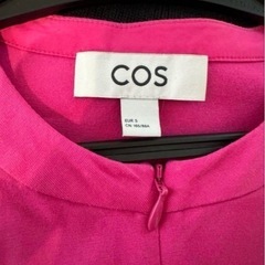 COS オーバーサイズアシンメトリーワンピース　ピンクの画像