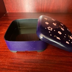 お弁当箱の画像