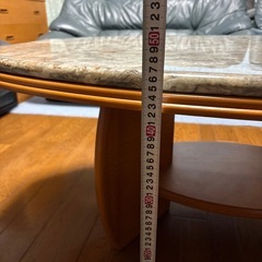 大理石テーブルの画像