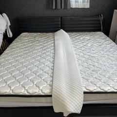 美品　黒　レザー調　ワイドキング　シングル2台　コンセント付き　ベッド　セットの画像
