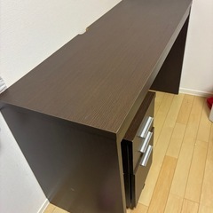 ＼横幅が広いから勉強にもパソコン仕事にも使えるよ／デスク&移動引き出し付きの画像