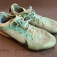 サッカー NIKE 25.5cmトレーニングシューズ　子供用