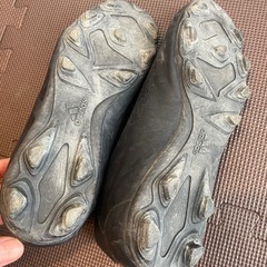 サッカースパイク adidus 黒 子供用 23.5cmの画像