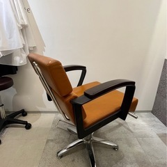 美容室用の椅子✖️4個の画像