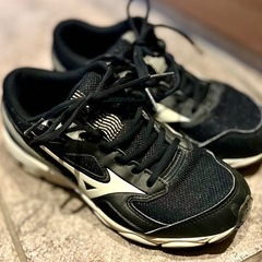 【使用数回なので美品です✨】asics アシックス　スニーカー　22.5cm 紐　ヒモ
の画像