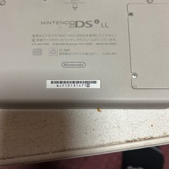 任天堂DS LLとソフト4本セットの画像