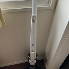 【取引中】Electrolux スティック型掃除機