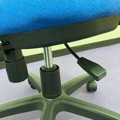 オフィスチェアー　キャスター付き　座面、背もたれ大きめ、クッション厚めの画像
