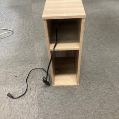 ナイトテーブルコンセント付き