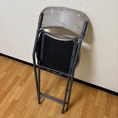 折りたたみ椅子の画像