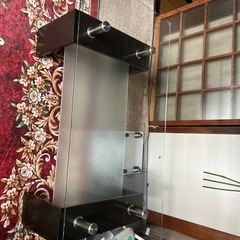 ガラスのティーテーブル