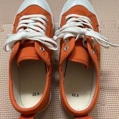 【未使用】スニーカーの画像