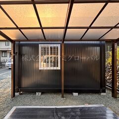 建確不要サイズ 10㎡ 黒 雨避け庇付 高品質プレハブ倉庫 断熱材標準装備 雨漏り無し ユニットハウス コンテナハウスの画像