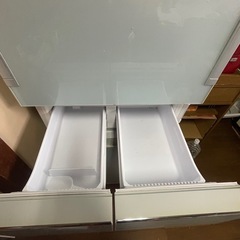 シャープ両開き冷蔵庫の画像