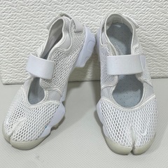 NIKE ナイキ　エアリフト　サンダル 白　24.0
　