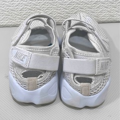 NIKE ナイキ　エアリフト　サンダル 白　24.0
　の画像