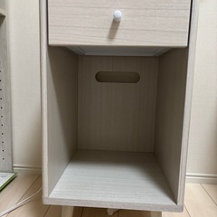 サイドテーブル　ケーブルタップ付
