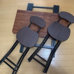 折りたたみ机、折りたたみ椅子×2 ①