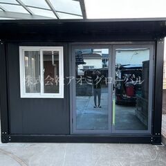 雨避け＋ガラス戸でオシャレ度UP! 店舗や事務所にも最適 現地組立式プレハブハウス 断熱入り 即使用可能 全国OKの画像