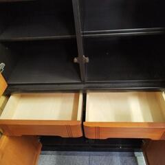 ほぼ未使用　綺麗です　コレクション　食器　棚の画像
