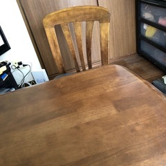 ダイニングテーブルの画像