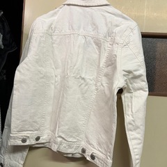 白ジャケットの画像