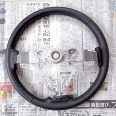 現行ジムニー　純正革ハンドルの画像
