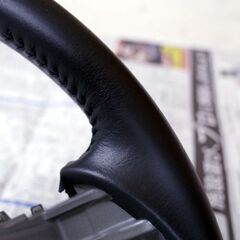 現行ジムニー　純正革ハンドルの画像