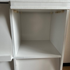 白い棚の画像