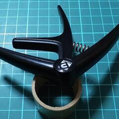 【7/20(土) 最終値下げ】(手渡しのみ) 美品 島村楽器ブランドのカポタスト 黒 ➃(アコギ・エレキ)の画像