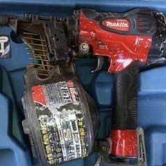 マキタ高圧釘打ち機