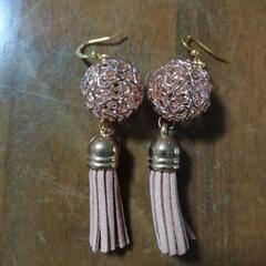 タッセルピアス