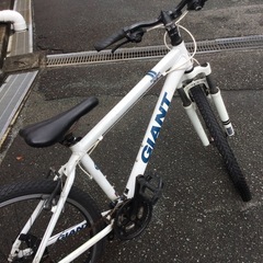 🚲春日市🚲マウンテンバイク🚲26インチ🚲GIANT🚲白色🚲G7I084W01🚲ギア付き🚲No.448🚲の画像