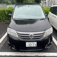 25年式　日産　セレナ　ハイブリッド　黒 8人乗り. 車検8年10月
