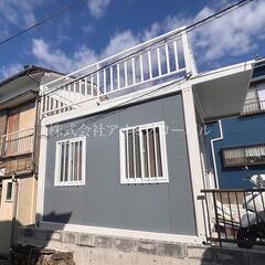 全国OK 屋上テラス付 プレハブハウス 現地組立式でトラック入れない場所でも問題無 建築確認不要 倉庫や物置 事務所や勉強部屋にも   の画像
