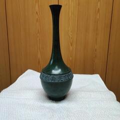 花瓶　金属？
